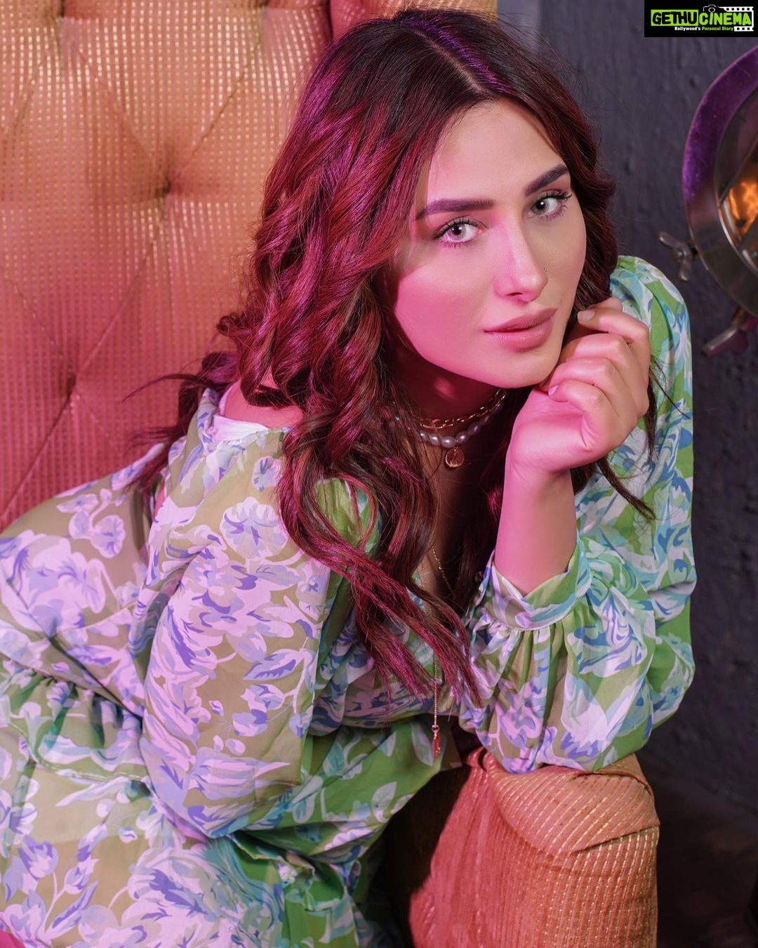 Mahira Sharma Instagram - Be happy with what you have, whilst working for what you want 🪄🎩