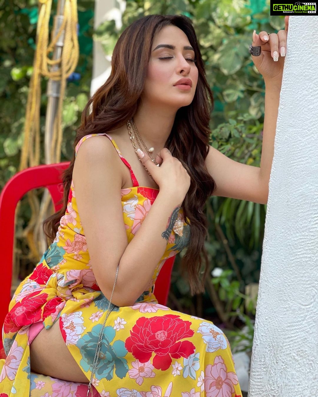 Mahira Sharma Instagram - Eyes on u , only on you ⭐️
