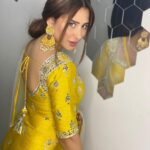 Mahira Sharma Instagram – 🌙 ……💛
.
.
.
.
🥻- @nilibarludhiana