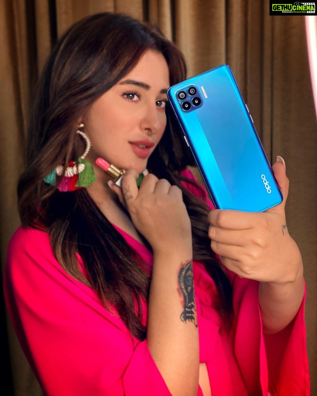 Mahira Sharma Instagram - Dare to #FlauntItYourWay and stand out from the ordinary. Love love love the #AIColorPortrait mode in #TheSleekestPhone of 2020, #OPPOF17Pro. Wanna try it out yourself? It's available now! @oppomobileindia