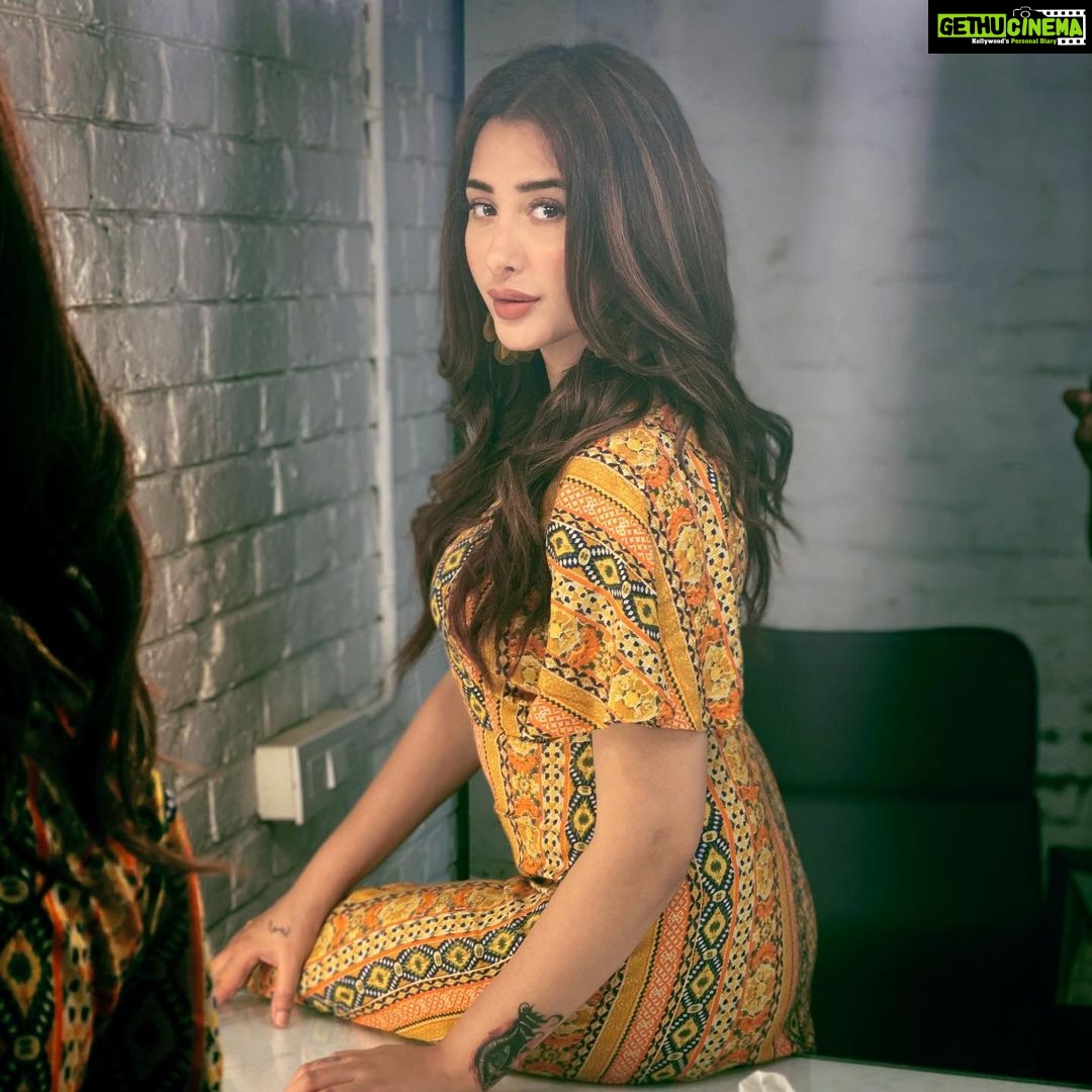 Mahira Sharma Instagram - The art of eye contact 🤩
