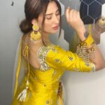 Mahira Sharma Instagram - 🌙 ......💛 . . . . 🥻- @nilibarludhiana