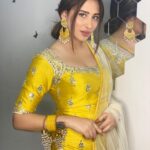 Mahira Sharma Instagram – 🌙 ……💛 
.
.
.
.

🥻- @nilibarludhiana