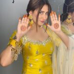Mahira Sharma Instagram - 🌙 ......💛 . . . . 🥻- @nilibarludhiana