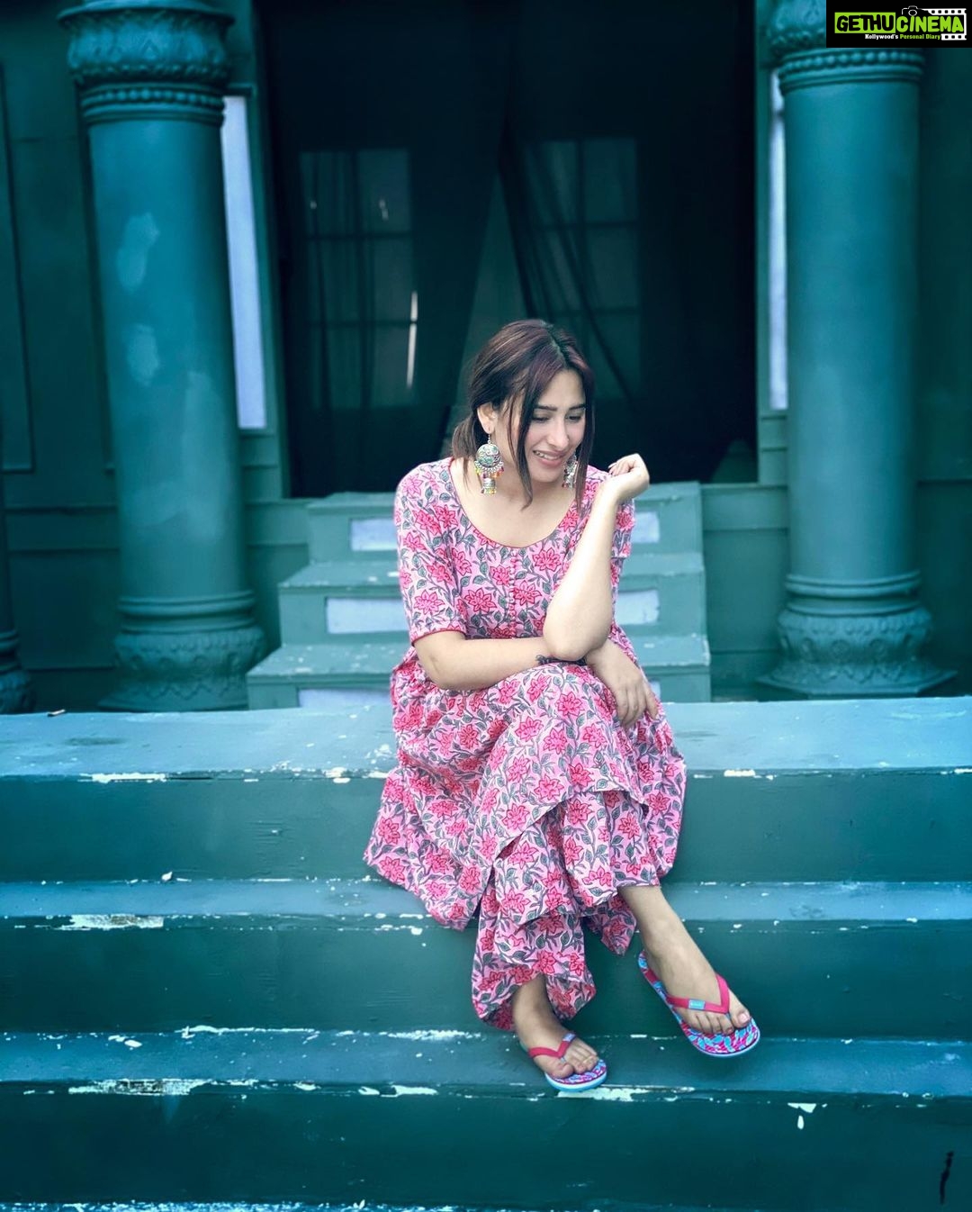Mahira Sharma Instagram - The earth laughs in flowers 💞 #mahirians Mohali, India