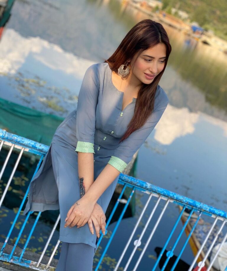 Mahira Sharma Instagram - The moment he says , You are adorable ♥️ Kashmir