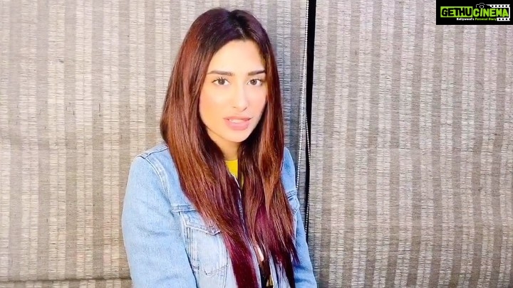 Mahira Sharma Instagram - Right now, social distancing is the best shield we can use to keep ourselves safe. But to ensure we stick to it, leaving cash and switching to digital payments with BHIM UPI must be a priority for all. So stay safe India and #PaySafeIndia! #UPIChalega @upichalega