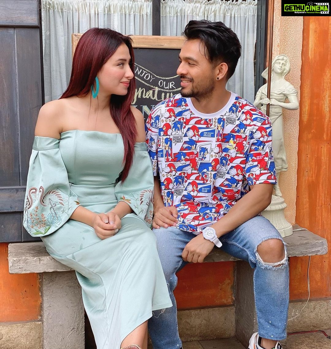 Mahira Sharma Instagram - Kya baat kya baat kya baat sahi hai 😜 @tonykakkar .