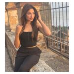 Mahira Sharma Instagram - Let’s see who blinks first 🖤 Juhu