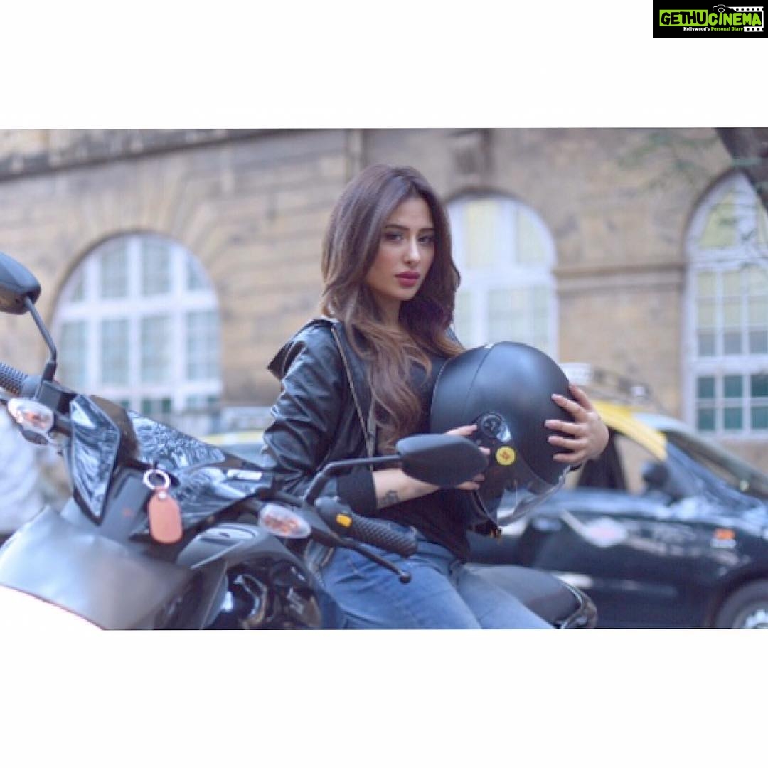 Mahira Sharma Instagram - HOW TO WIN AT LIFE : Step 1 -Let people do what they need to do make tham happy, mind you’re own business n do what u need to do to make u happy . 🕊 The END