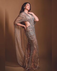 Mahira Sharma Instagram - 𝓉𝒶𝓀𝑒 𝒶 𝒹𝑒𝑒𝓅 𝒷𝓇𝑒𝒶𝓉𝒽 𝒶𝓃𝒹 𝓁𝑒𝓉 𝒾𝓉 𝑔𝑜 𝒷𝒶𝒷𝓎 . . . Outfit : @laxmikrishnaofficial Styled by : @tiara_gal @akansha.27 💄: @puneet_makeovers 👠: @urbantoes