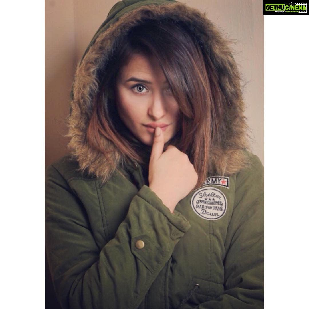 Mahira Sharma Instagram - Look into my eyes ,u will see what u mean to me 👁