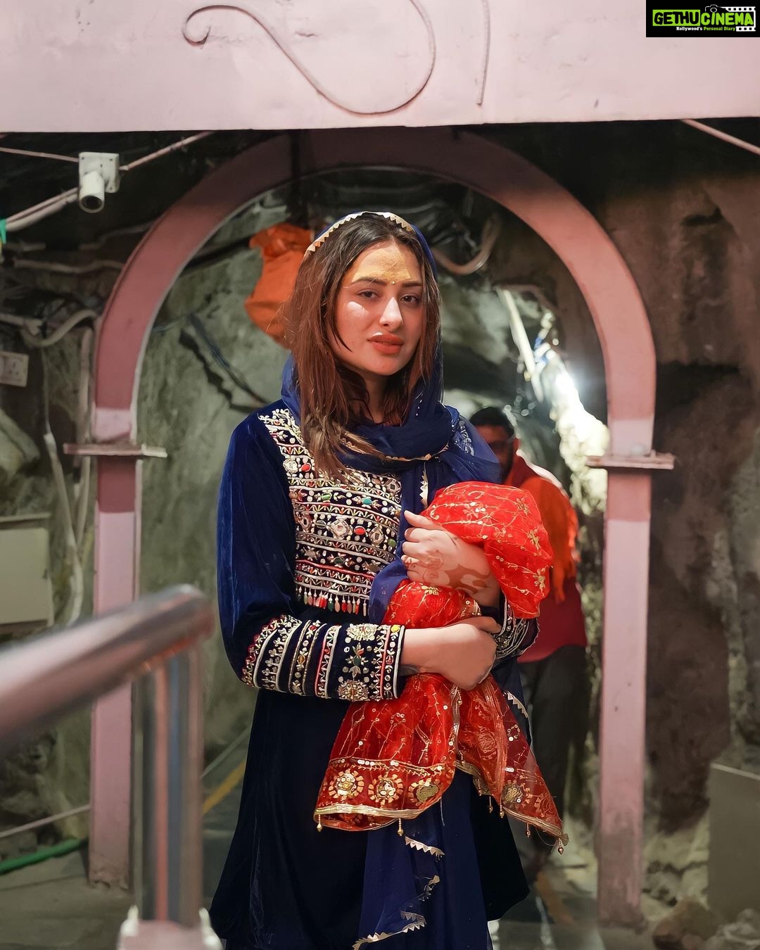 Mahira Sharma Instagram - me shiv ka hu shiv mere hai 🔱 Shiv Khori - j&k