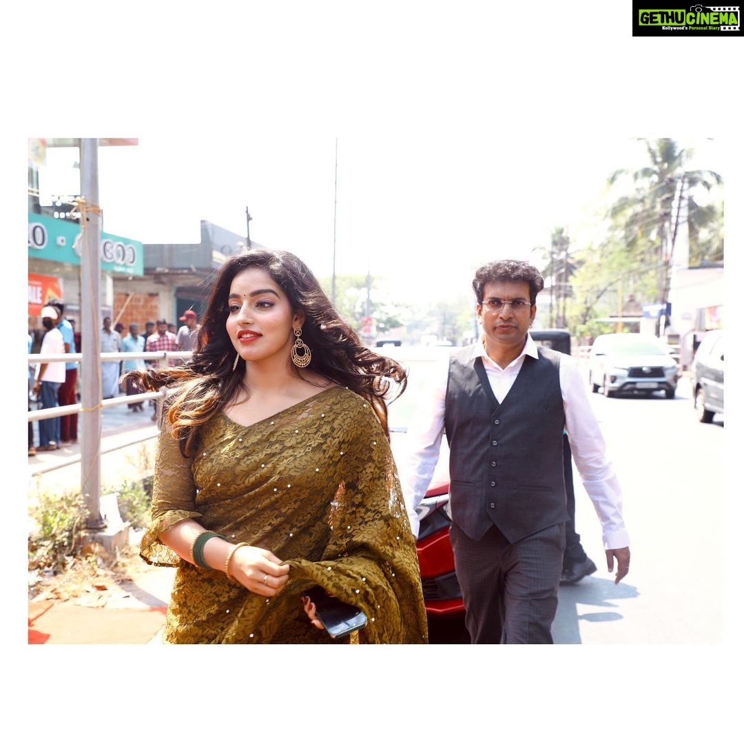 Malavika Menon Instagram - Mua @vanithya Wearing #own At Tirur for tezz motor’s electric kinetic green two wheeler dealership 🌈☺️ @tezz_kinetic_green #inaugration #tirur #malappuram #kerala #malavika #mm #malayalam