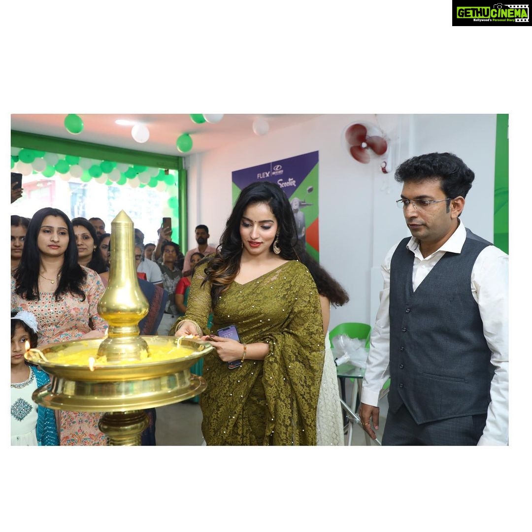 Malavika Menon Instagram - Mua @vanithya Wearing #own At Tirur for tezz motor’s electric kinetic green two wheeler dealership 🌈☺️ @tezz_kinetic_green #inaugration #tirur #malappuram #kerala #malavika #mm #malayalam
