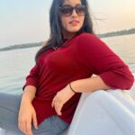 Malavika Menon Instagram - This is what staycation looks like…. Unbothered ..relaxed..😇☺️😄casual! Pc @pramodpappan007 @nima_chandran @ @bluesereneresorts Last weekend with backwater & coconut trees! 🤗