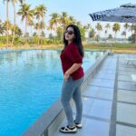 Malavika Menon Instagram - This is what staycation looks like…. Unbothered ..relaxed..😇☺️😄casual! Pc @pramodpappan007 @nima_chandran @ @bluesereneresorts Last weekend with backwater & coconut trees! 🤗