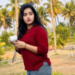 Malavika Menon Instagram - This is what staycation looks like…. Unbothered ..relaxed..😇☺️😄casual! Pc @pramodpappan007 @nima_chandran @ @bluesereneresorts Last weekend with backwater & coconut trees! 🤗