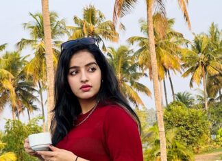 Malavika Menon Instagram - This is what staycation looks like…. Unbothered ..relaxed..😇☺️😄casual! Pc @pramodpappan007 @nima_chandran @ @bluesereneresorts Last weekend with backwater & coconut trees! 🤗