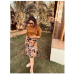 Malavika Menon Instagram - Vibin with vintage wind in goa 🧡❤️🤎 #vibes #goa #vintage #instagram #mallugram #happy #food #sea #dance #musically #getdressed #yay #friday