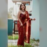 Malavika Menon Instagram – Sariee it’s the epitome of poise grace & beauty…🍁❤️🧡🤎🌝☺️👄🤗🤩

Wearing @damanz.designs mua @aswathi_sasidharan__ pc @amal_photographi_  jewelry @alameen_fashion_jewels