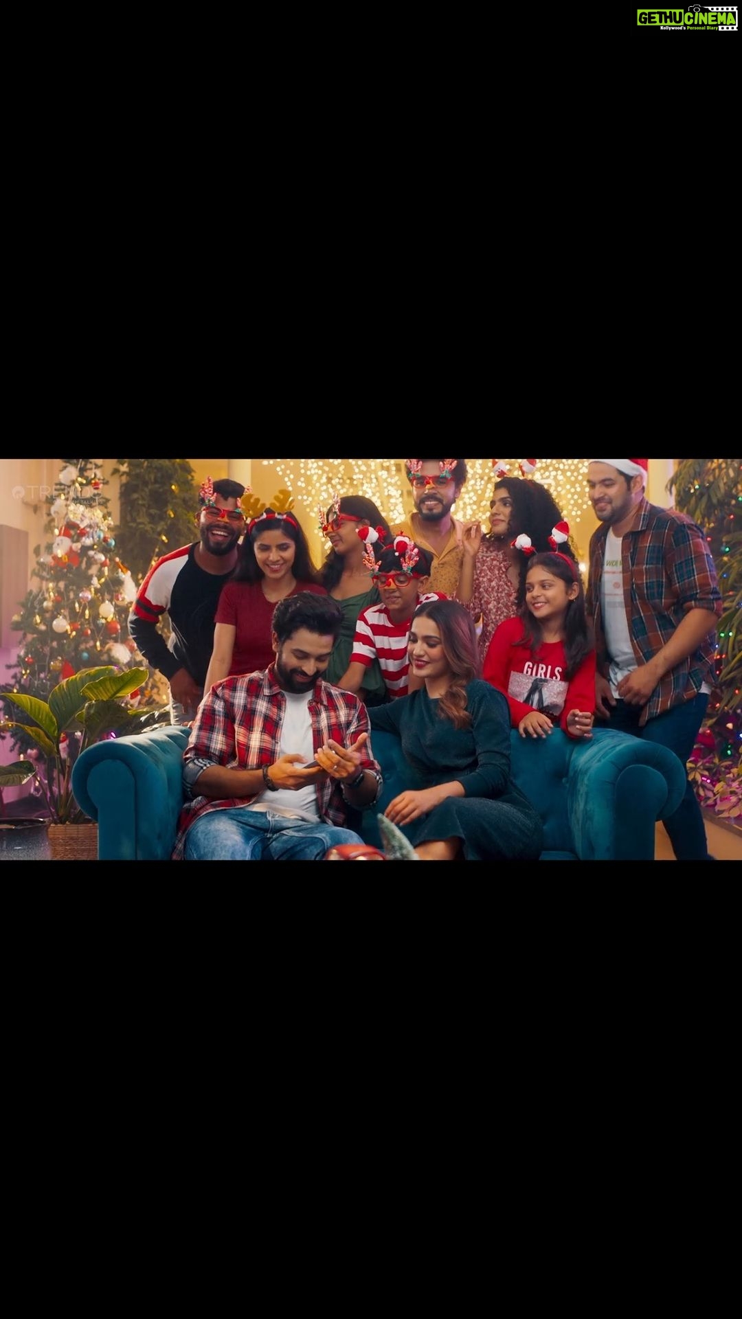 Malavika Menon Instagram - Don’t wanna put an end to this cheer? Come to the place where it feels like Christmas all through the year. @reliancetrends brings you the season’s most exciting contest. Goodies and prizes worth Rs. 4.5 lakhs and a lot more. Register or WhatsApp to ring in the holiday cheer. To participate visit www.trendstunesofchristmas.com Or WhatsApp to your entry to +91 77362 34111 #RelianceTrends #Christmas2022 #ContesAlert #TrendsTunesofChristmas #ChristmasContest #ChristmasShopping #GiftVouchers #Prize #Shopping #CarolSinging #PhotoContest #ChristmasTree #christmasdecor