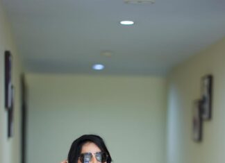 Malavika Menon Instagram - 🤩😛🤓let’s do some slow tamil! Shot @baljithm Mua @colazbridal