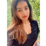 Malavika Menon Instagram - There is no wifi in the forest 🌳 but you will find a better connection 🥰✨ @mapleashresort