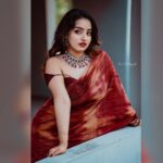 Malavika Menon Instagram – Sariee it’s the epitome of poise grace & beauty…🍁❤️🧡🤎🌝☺️👄🤗🤩

Wearing @damanz.designs mua @aswathi_sasidharan__ pc @amal_photographi_  jewelry @alameen_fashion_jewels