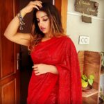Malavika Menon Instagram – ❤️⚡️🌹✨geme a red saree & I can instantly transform into a filmy heroine 🥰😉🌝
