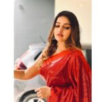 Malavika Menon Instagram – ❤️⚡️🌹✨geme a red saree & I can instantly transform into a filmy heroine 🥰😉🌝