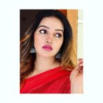 Malavika Menon Instagram – ❤️⚡️🌹✨geme a red saree & I can instantly transform into a filmy heroine 🥰😉🌝
