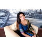 Malavika Menon Instagram – Wearing this elegant rose-silk churi  from @yla_designs for the inauguration of Malabar Gold Artistry show at payyanur! ✨🥰🎉
Click @ajesh895
#malabargoldanddiamonds #payyanur #thalassery #kannur #kozhikode #cochin #thrissur #palakad #malavikamenon #today #trendingreels