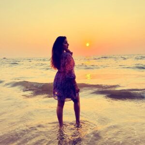 Malavika Menon Instagram - Life’s a 🏖️ 💜💖🧿🎆🤍✨🥳💟🎉🧿🤗 #goadiaries #sunburn #party #newyear #kickstarter #off #great #with #music #dance #love #harmony #peace #lights #friendship #family #blessed #grateful #sea #malavika
