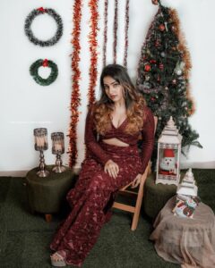Malavika Menon Instagram - Merry Christmas loves🎅🎁✨
Wearing @fingerprinz_bridal_hub
Capture @jishnumurali_ 
MAKEUP : @_arya_jithins_makeover
Hair : @makeovers_by_anjaly