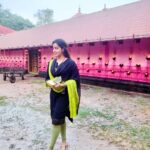 Malavika Menon Instagram - കൊടുങ്ങല്ലൂരിന്റെ ......സ്വന്തം🙏❤️ എന്റെ അമ്പലം 😍 Kodungallur Sree Kurumba Temple «ॐ» കൊടുങ്ങല്ലൂര് ശ്രീ കുരുംബ ക്ഷേത്രം
