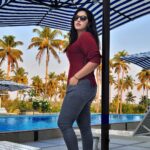 Malavika Menon Instagram - This is what staycation looks like…. Unbothered ..relaxed..😇☺️😄casual! Pc @pramodpappan007 @nima_chandran @ @bluesereneresorts Last weekend with backwater & coconut trees! 🤗