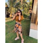 Malavika Menon Instagram - Vibin with vintage wind in goa 🧡❤️🤎 #vibes #goa #vintage #instagram #mallugram #happy #food #sea #dance #musically #getdressed #yay #friday