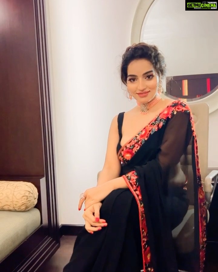 Malavika Menon Instagram - Embrace the glorious mess that you are! ๐โค๏ธ๐ป๐ค๐งก๐ค๐ Wearing @yla_designs Mua @raz_nas_raira Bangalore, India