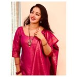 Malavika Menon Instagram - Wishing you a joyful Easter filled with all the best things in life 🐣💖💛happy Easter 🧡💖