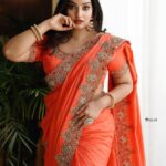 Malavika Menon Instagram - My love for this timeless beauty is never ending 😍❤️🧡 @yla_designs @_sanaah._ @rijil_kl #saree #elegance #sixyards