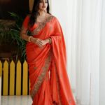 Malavika Menon Instagram - My love for this timeless beauty is never ending 😍❤️🧡 @yla_designs @_sanaah._ @rijil_kl #saree #elegance #sixyards