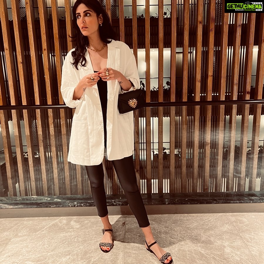 Mandana Karimi Instagram - Weekend 🌧🤍 Mumbai, Maharashtra