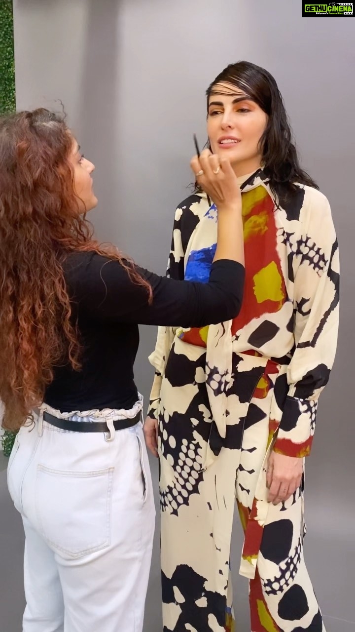 Mandana Karimi Instagram - Photoshoot with Actress @mandanakarimi at @mmtimemachine Studio Mua @shinejanarthanan Hair @ishansupriyamilind Styled by @aishamouse_label Contact 9702402402 #shoot #photoshoot #mandana #mandanakarimi #lockupp #mtv #editorialstyle #editorialmakeup #makeup #hairstyles #editorialhair #wethair #gelbackhair #mmtimemachine #studio #navimumbai #actress #bollywood