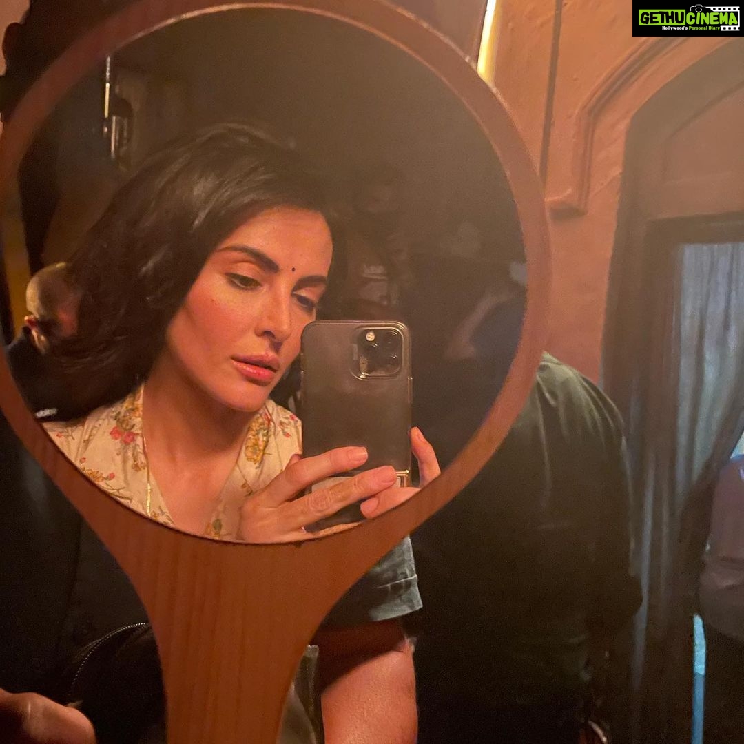 Mandana Karimi Instagram - Appreciation post ♥️ Took a small part ( I strongly believe there is no small or big jobs ( movies ) what’s important is the impact of your character in film and how makes the audience feel for your character ) wonderful movie #thar so grateful & humbled for all the love Ive received ♥️ if you haven’t seen it yet watch it on @netflix_in . Thank you @rajsingh_chaudhary for believing in me ♥️ thank you @shredevdube for your support on set while shooting the most difficult role THAT IVE EVER PLAYED ! I love you ♥️ Thank you @anilskapoor for believing that I could play Cheryl 🙌🏻♥️ Thank you @jitendrajoshi27 for being the best costar , thank you for your kind words on set , for your compassion and respect. and huge shout-out to the entire cast and crew “ @harshvarrdhankapoor @fatimasanashaikh @satishkaushik2178 @muktimohan @akfcnetwork @anuragkashyap10 @niveditabhattacharya.official artb @gautamkishanchandani @siddharthsoni @castingbay @kirti_gulyani @kunalsharma @ankita_cinesingh @dbhurji Mumbai - मुंबई