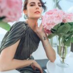 Mandana Karimi Instagram - Pause and remember, Nothing lasts forever 💖 👗 Dress by: @lolabysumanb مکث کن و فراموش نکن هیچ چیز برای همیشه ماندگار نیست! ✨ #مانداناکریمی #بازیگرزن #بالیوود #مدلینگ #مدل #عکاسی #فشن #استایل #لباس_زنانه #mandanakarimi #actress #actor #bollywood #modelling #photography #fashion #style Mumbai, Maharashtra