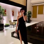 Mandana Karimi Instagram - Keep your face always toward the sunshine, and shadows will fall behind you." 🤍🧿 Mumbai - मुंबई