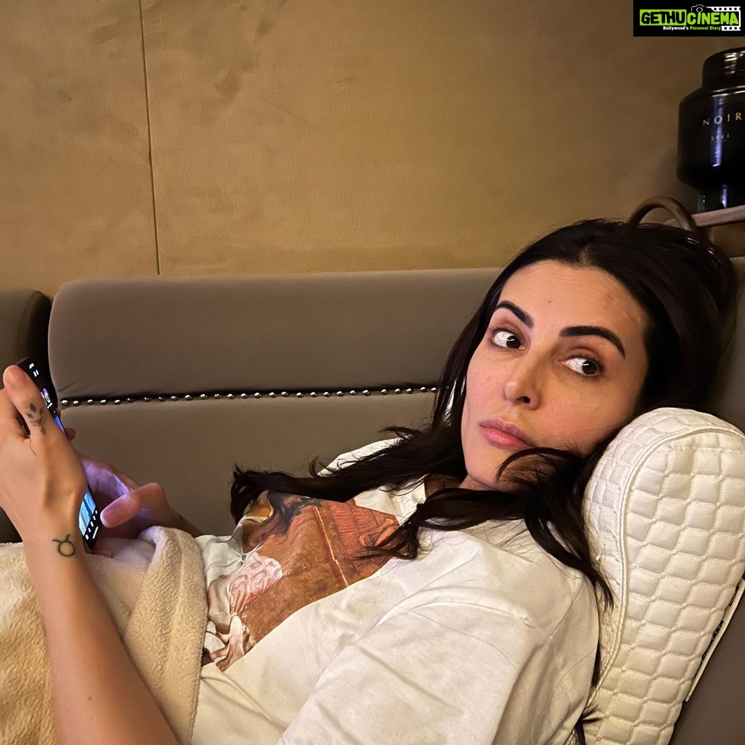 Mandana Karimi Instagram - Keep your face always toward the sunshine, and shadows will fall behind you." 🤍🧿 Mumbai - मुंबई