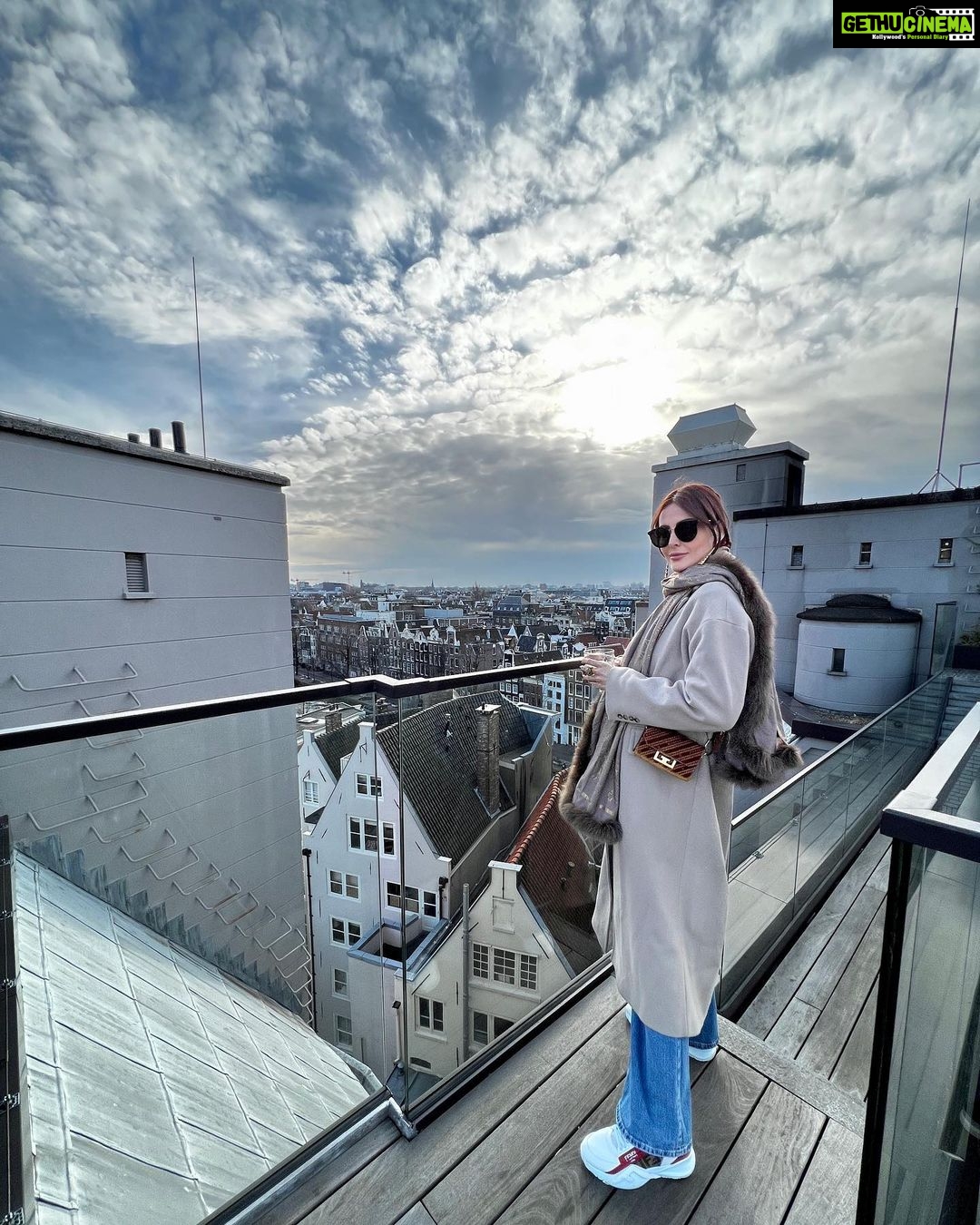 Mandana Karimi Instagram - You can stand tall without standing on someone. You can be a victor without having victims Bag @givenchyofficial Jacket @zara Shoes @fendi Glasses @gentlemonster Denim @barushka شما میتونید بلند باشید بدون اینکه پا روی کسی بذارید! شما میتونید فاتح باشید بدون اینکه قربانی داشته باشید. #مانداناکریمی #هلند #آمستردام #mandanakarimi #amsterdam #Netherlands Amsterdam, Netherlands