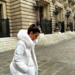 Mandana Karimi Instagram – Sitting in @fouquets.paris 100+ years  old, and enjoying my favorite onion soup! 
Life couldn’t get any better – just fabulous, fabulous, fabulous! 

Wearing @cilvrstudio pants 
Down jacket @moncler 
🤩❤️📍 

#parisfrance #fouguetsparis La Cafe Fouguets Paris